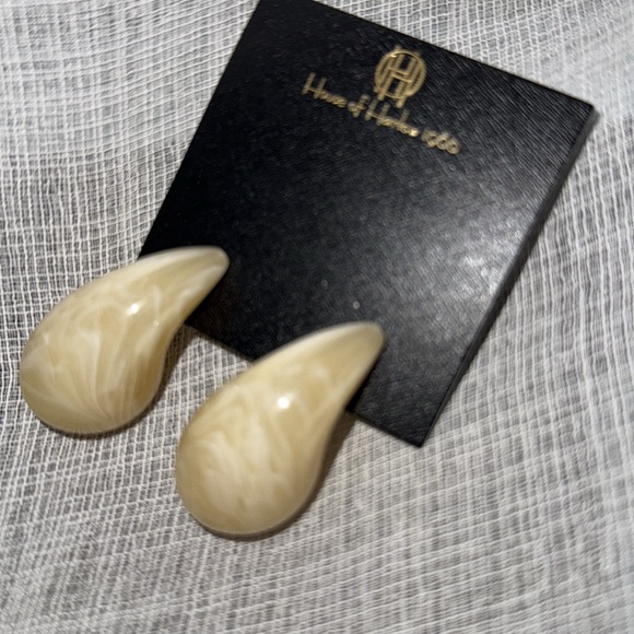 House of Harlow 1960 Cream‎ Teardrop Earrings - Picture 5 of 12